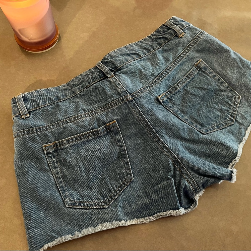 Disney Alice in Wonderland Jean Cutoff Shorts - Picture 2 of 5